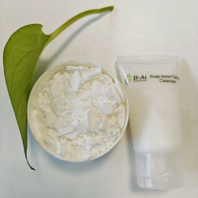 CAS 9005-08-7 PEG-150 디스테라트 리올로기 수정 물질 개인 관리 제품 에뮬게이션제로 사용되는 Emulgin® EO 33